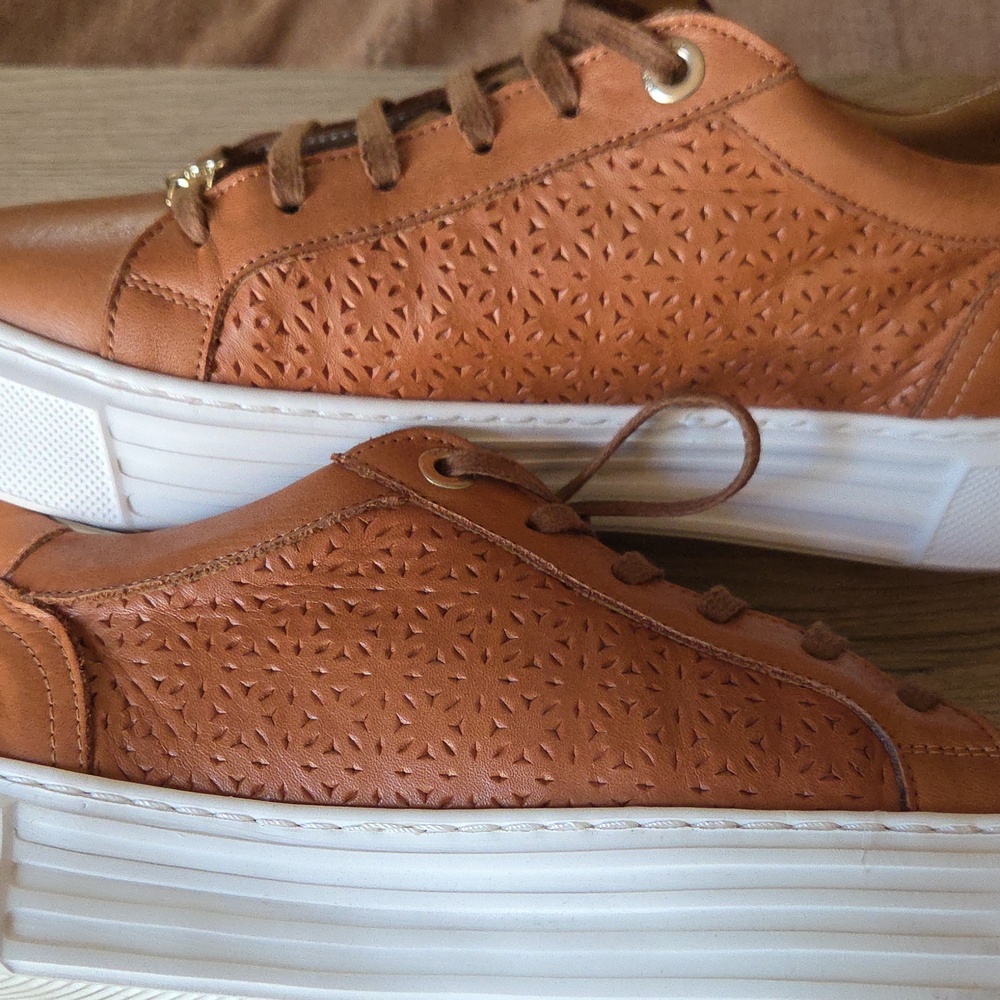 Carmela Platform Sneakers Sz 38 (8) - Picture 10 of 16